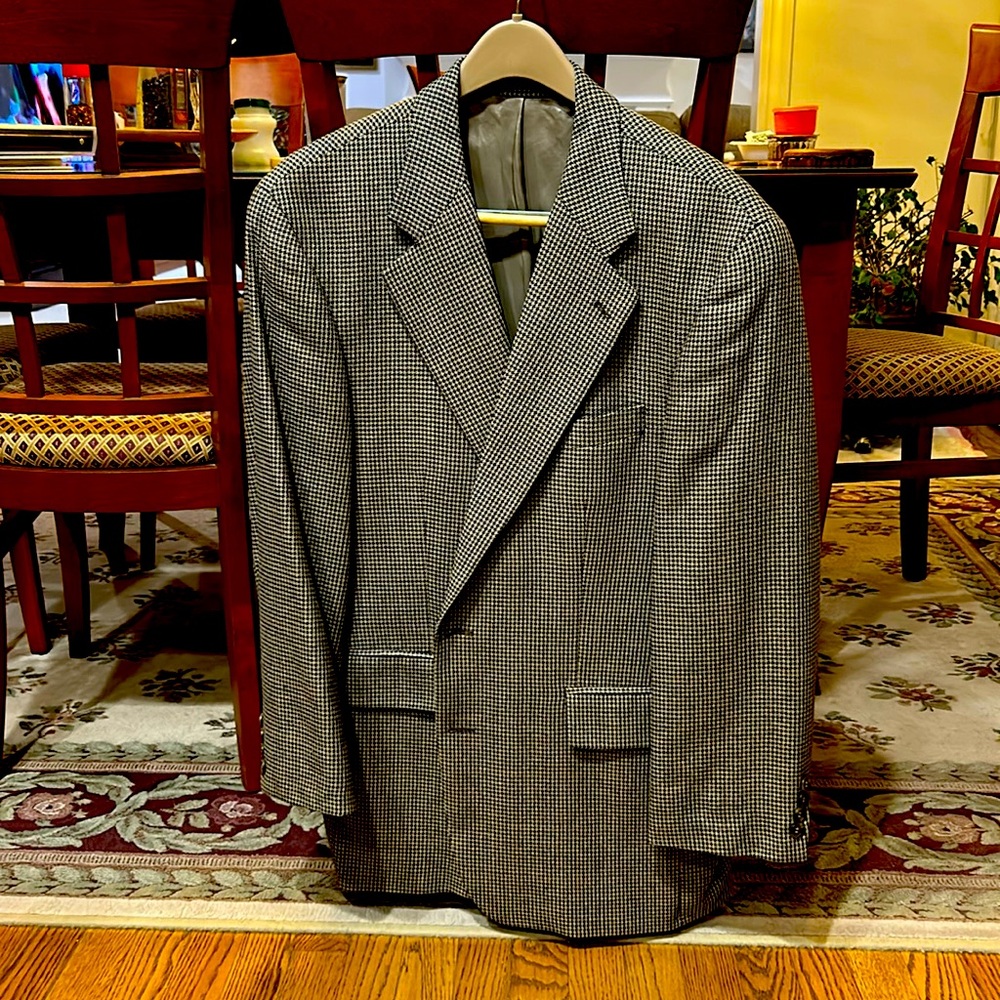 Men’s Sport Jacket. Basically new. Smart looking jacket. Perfect for going out.